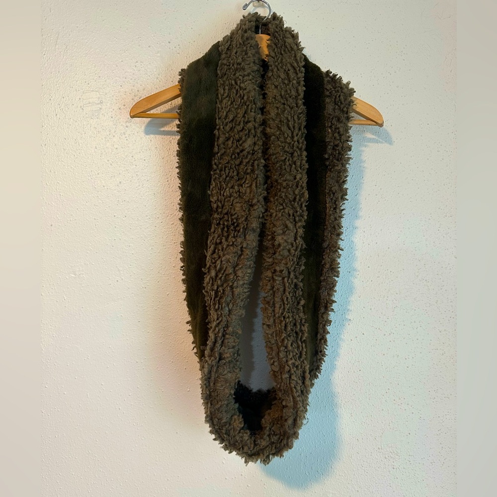 Urban Outfitters Hunter Green Faux Fur & Sherpa Infinity Scarf